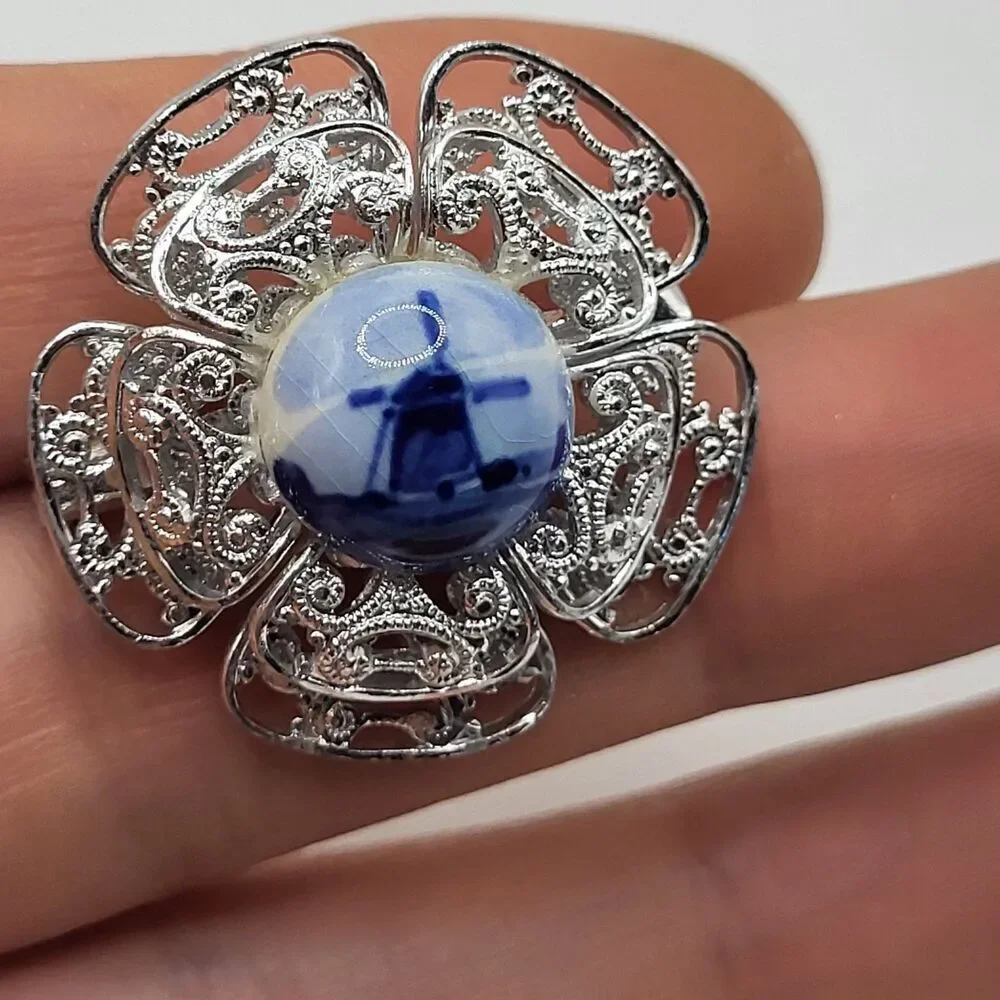Vintage 1950’s Delf Silvertone  Filigree Porcelian Brooch 1.25in